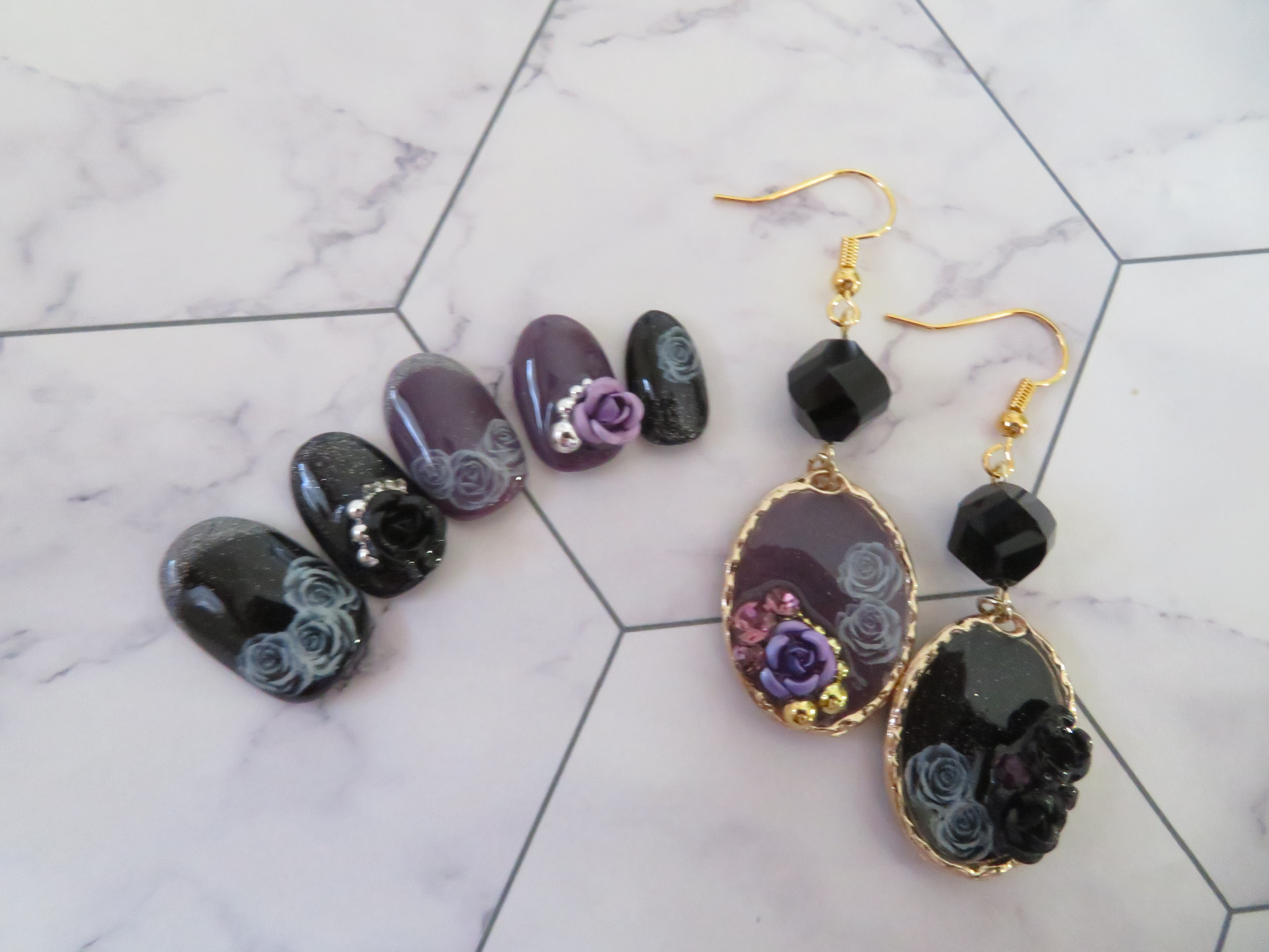 (サーモカラー)薔薇咲く大人のネイルチップとピアスまたはイヤリングセット