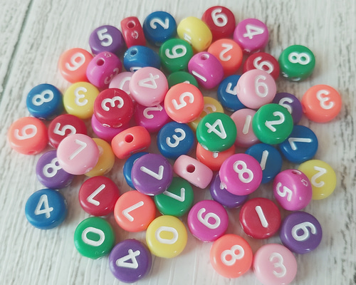 ビーズ 60個(各6個) 数字 レトロカラー アクリル ミックス ビーズ