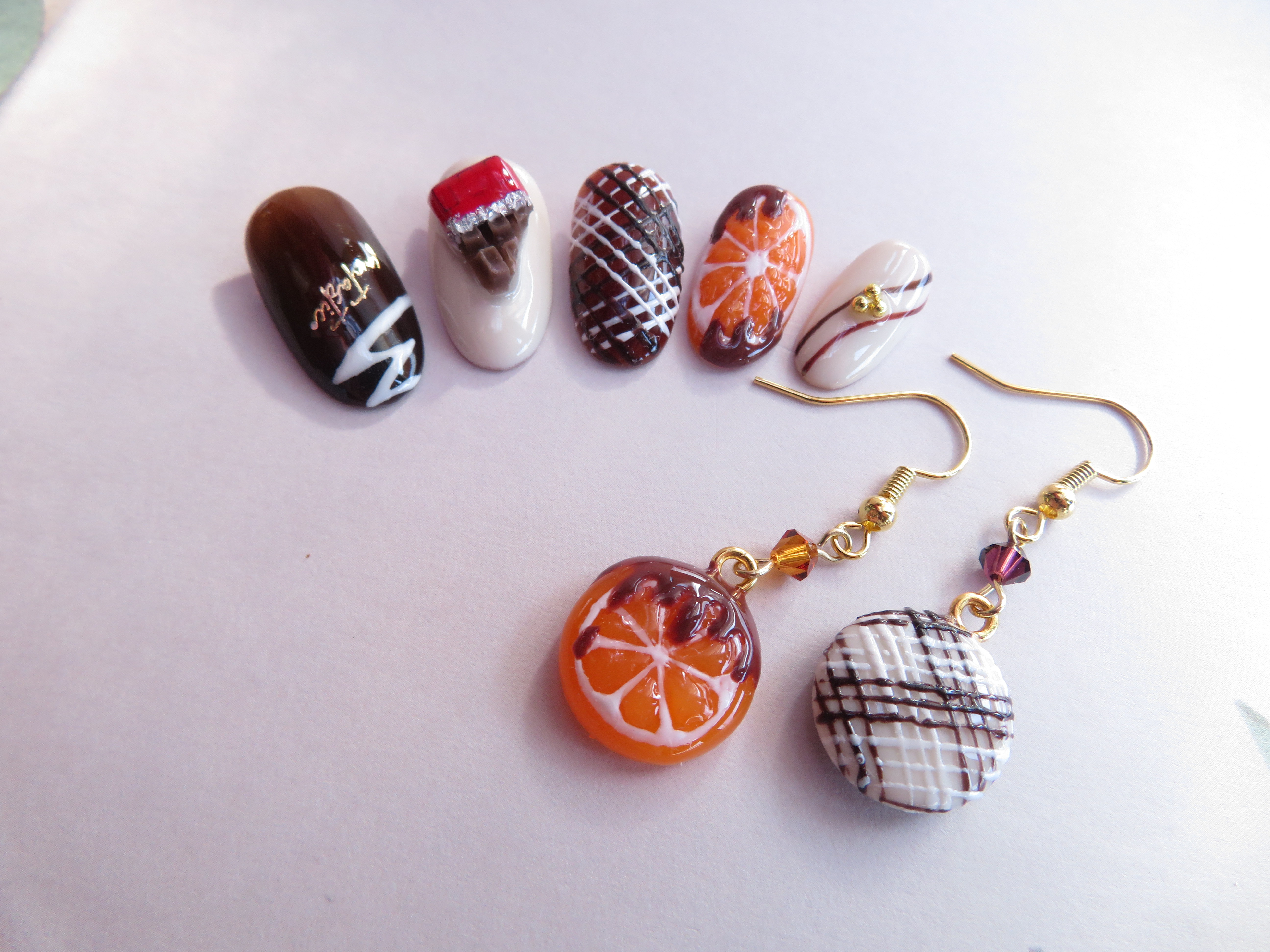 ショコラティエネイルチップ4とピアスまたはイヤリングセット