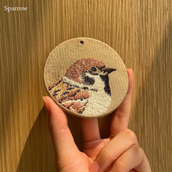 雀 すずめ スズメ 野鳥 小鳥 童話 昔話 チュンチュン 刺繍キーホルダー 刺繍 両面刺繍 プレゼント or-115 4枚目の画像