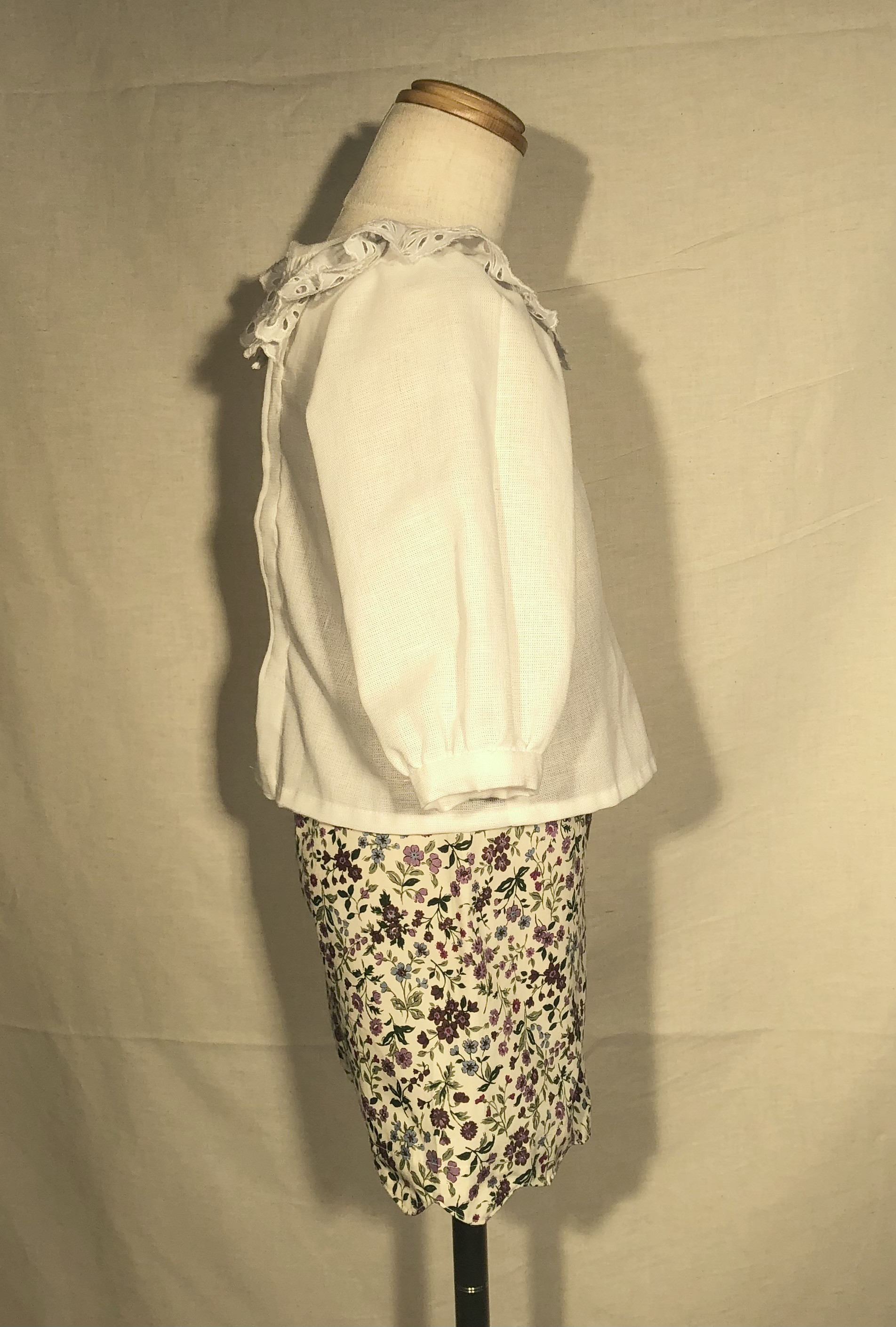 フリルレース衿のリネンブラウス　可愛い　花　レース　白　ホワイト　[ファブリック2024]