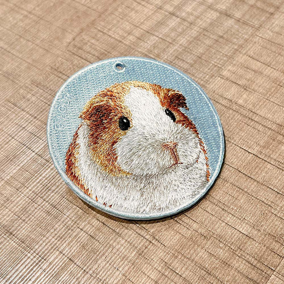 モルモット マルモット 天竺鼠 刺繍キーホルダー 両面刺繍 母の日 お散歩チャーム 小動物 ギフト or-068 1枚目の画像