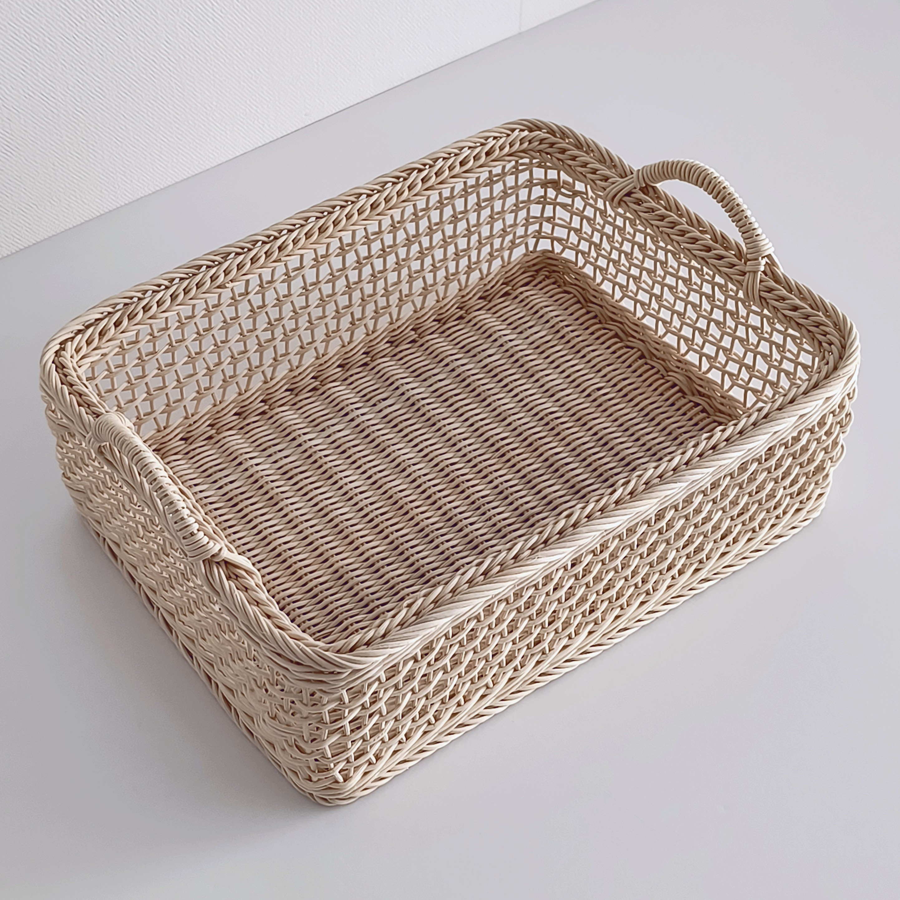 B５用紙の入る深型四角いバスケット