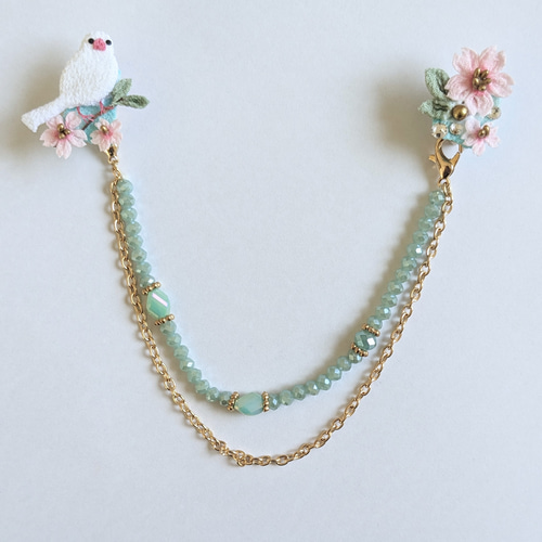 ♡ 空もようさま ♡ 2wayクリップイヤリング 白文鳥さんと桜の襟クリップ、イヤリングの2WAYアクセサリー。つまみ