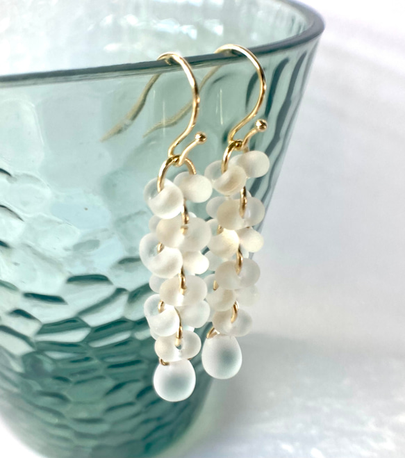 Snow White Cascade Earrings 碎磨毛玻璃耳環系列 第2張的照片