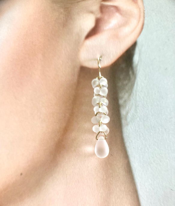 Snow White Cascade Earrings 碎磨毛玻璃耳環系列 第3張的照片