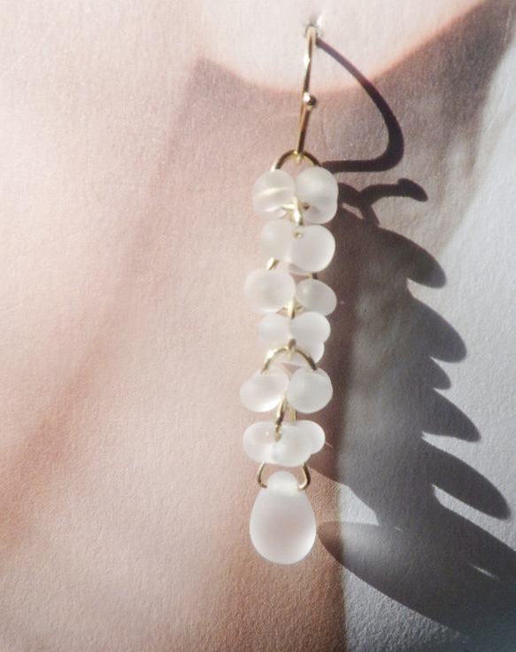 Snow White Cascade Earrings 碎磨毛玻璃耳環系列 第10張的照片