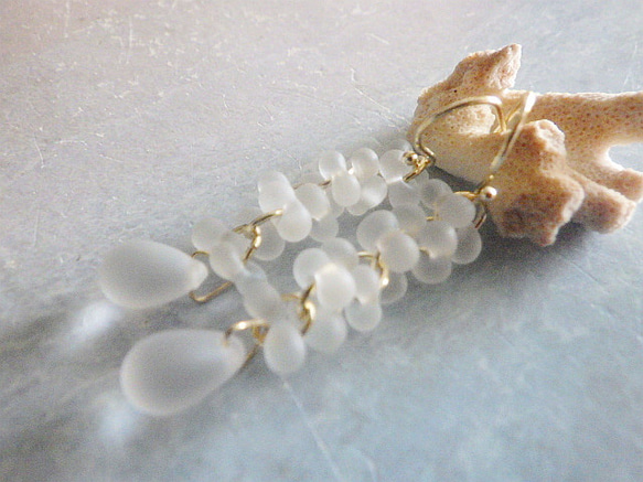 Snow White Cascade Earrings 碎磨毛玻璃耳環系列 第6張的照片
