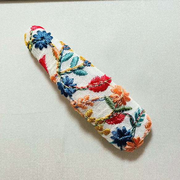 インド刺繍リボンのパッチンピン 2枚目の画像