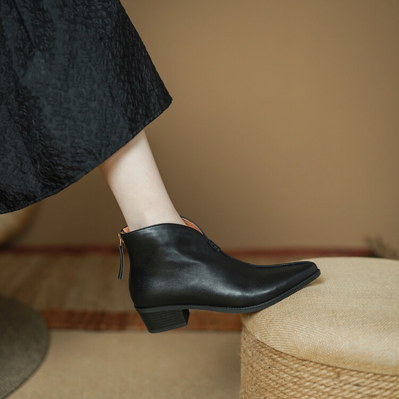 24 新款女用柔軟皮革鞋舒適時尚低跟短靴 22 公分-25 公分 #899⭐免運費⭐ 第13張的照片