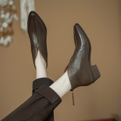 24 新款女用柔軟皮革鞋舒適時尚低跟短靴 22 公分-25 公分 #899⭐免運費⭐ 第3張的照片