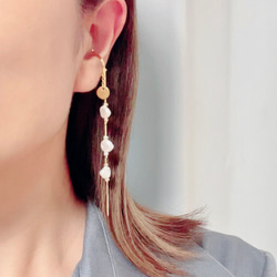 パールとヘマタイトが揺れるイヤーカフ（片耳用） ～　pearl elegant ear-cuff 6枚目の画像