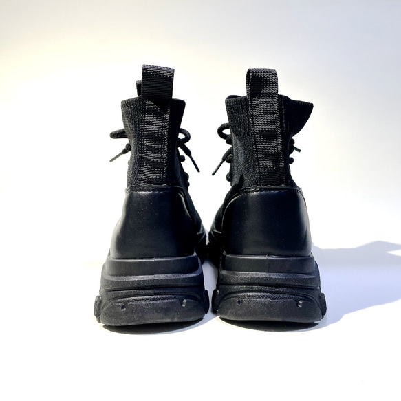 黒水玉スプラッシュ柄のミドル丈ニットブーツ (ブラック x マットブラックetc) 5枚目の画像