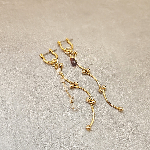 ガーネット ダブルポイントクリスタル ロングピアス/イヤリング ピアス  
