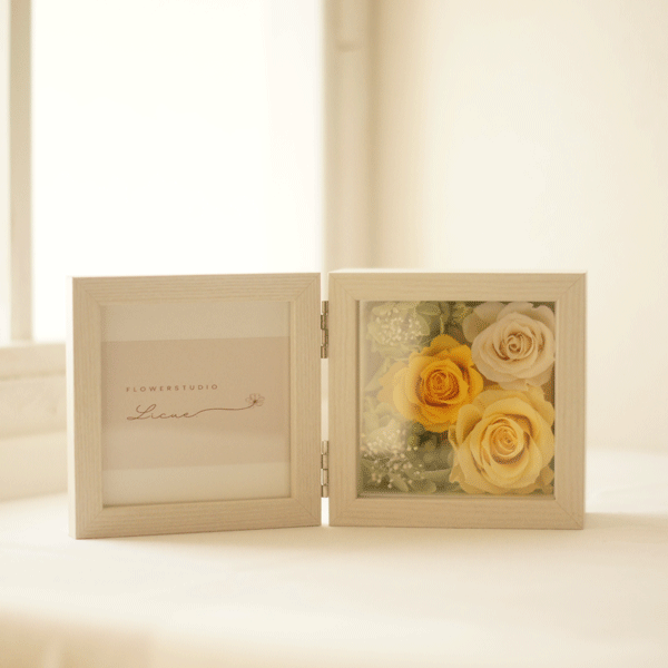 ミニフォトフレーム・写真たて(Sサイズ）♡全てプリザーブドフラワーです。写真部分にお好きなメッセージをお入れいたします。