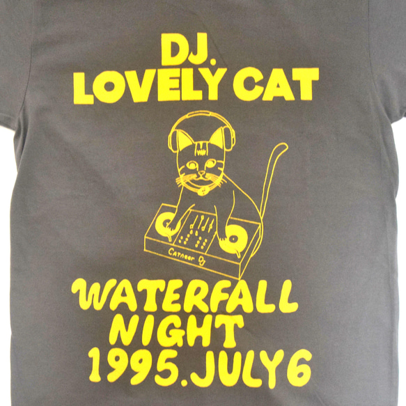 猫ツアーT「DJ猫」（レコードワッペン）　チャコール　XLサイズ　22新色　WATERFALLオリジナル　生産数量限定品 2枚目の画像