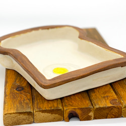 食パンの形をしたリム付きグラタン皿   持ちやすいのでオーブンでの料理にピッタリ！ 2枚目の画像