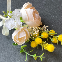 【送料無料】ミモザとラナンキュラスの花束コサージュ 2枚目の画像