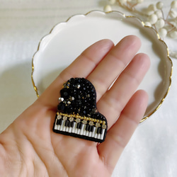 【Volf】ピアノ刺繍ブローチ⭐︎piano broach⭐︎プレゼントに 4枚目の画像