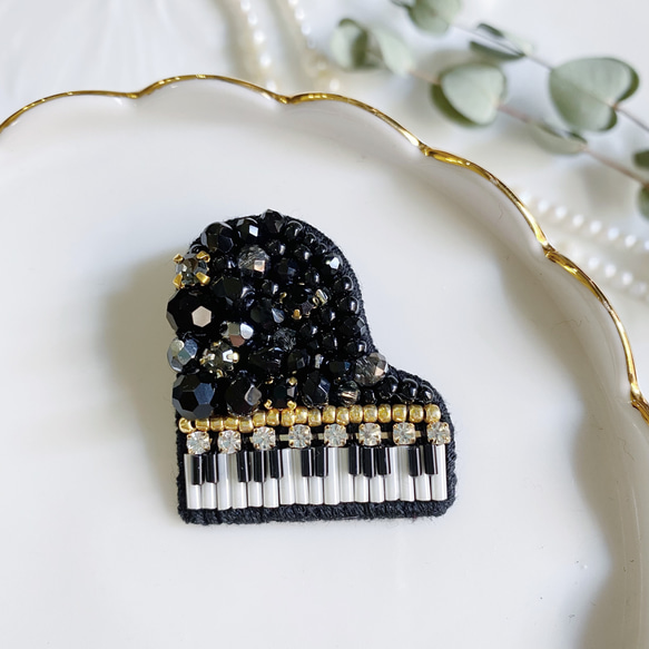 【Volf】ピアノ刺繍ブローチ⭐︎piano broach⭐︎プレゼントに 3枚目の画像