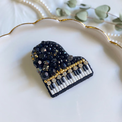 【Volf】ピアノ刺繍ブローチ⭐︎piano broach⭐︎プレゼントに 1枚目の画像