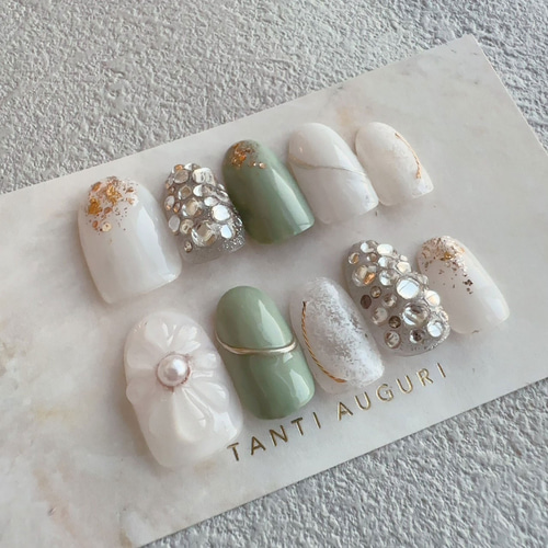 クリスタルストーン ネイルチップ ぷっくりフラワー ピスタチオ