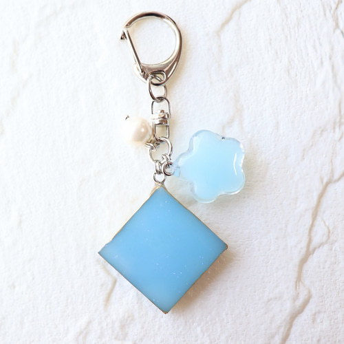 デルフィニウム 大人っぽい レジンキーホルダー ブルー 花