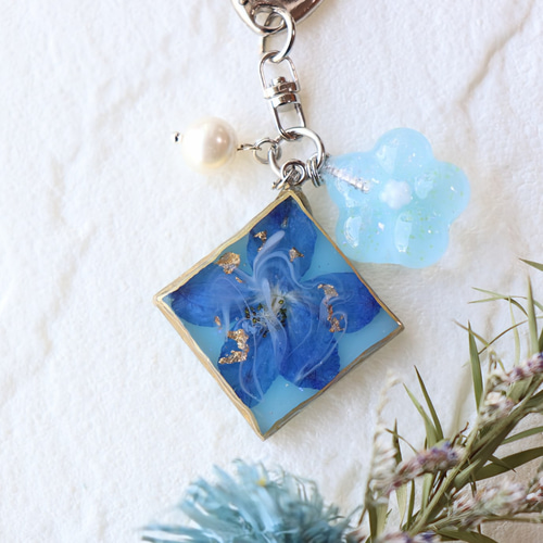 デルフィニウム 大人っぽい レジンキーホルダー ブルー 花