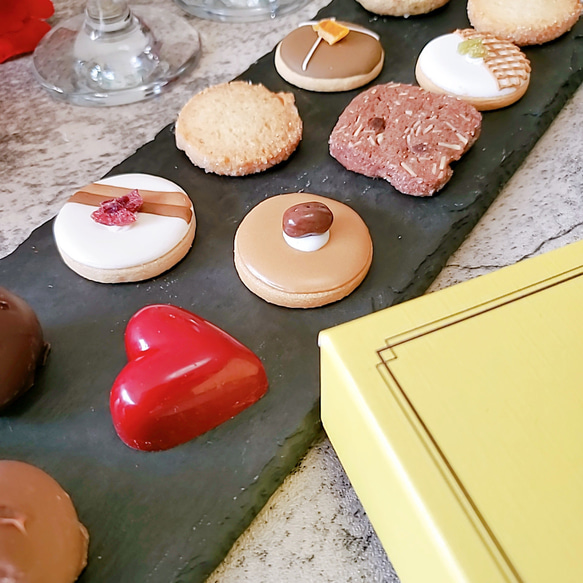 贅沢なトリュフチョコレート&アイシングクッキーのバレンタインBOX 5枚目の画像