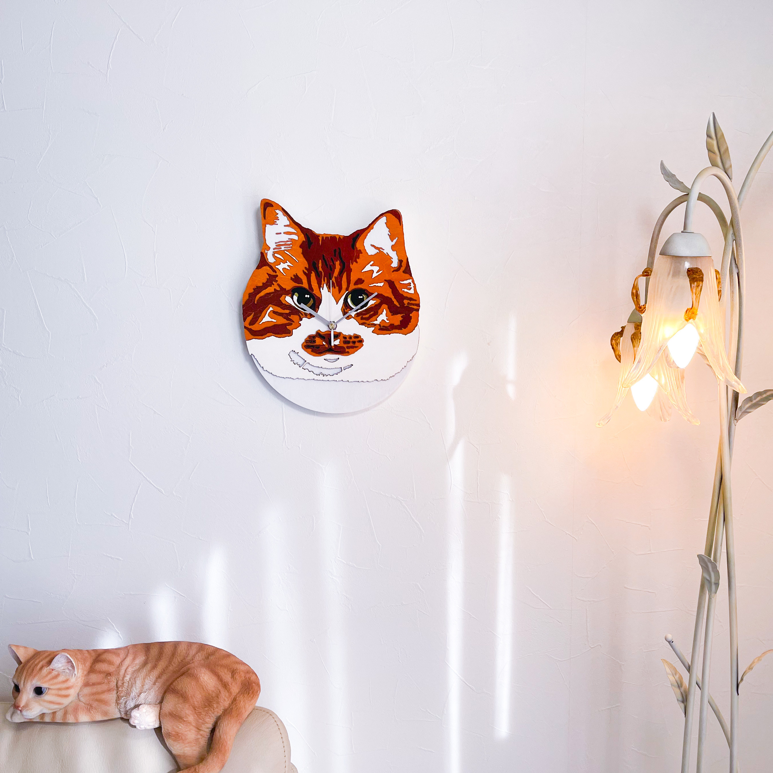 猫 の顔の掛け時計 （ ふくふく茶白 にゃんこ ）