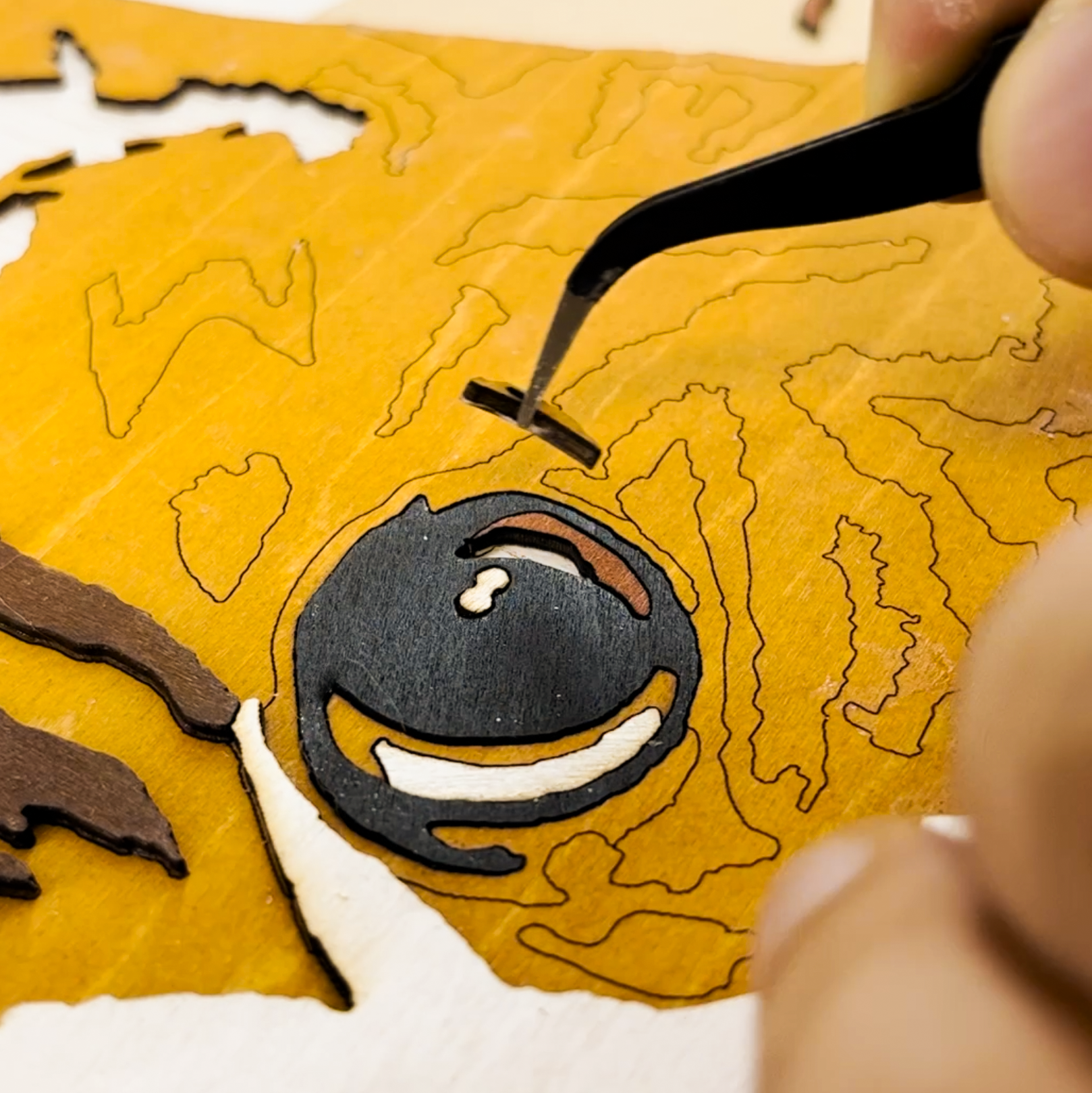 猫 の顔の掛け時計 （ ふくふく茶白 にゃんこ ）