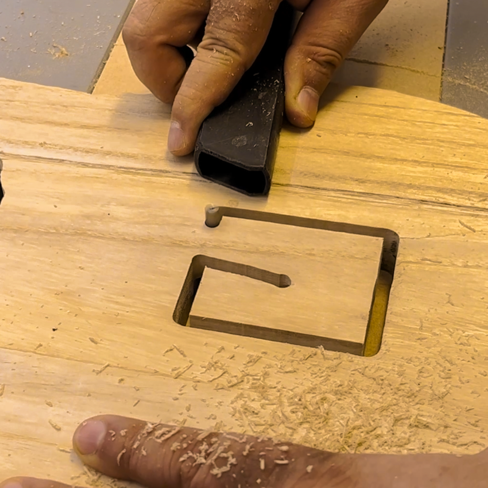 猫 の顔の掛け時計 （ ふくふく茶白 にゃんこ ）