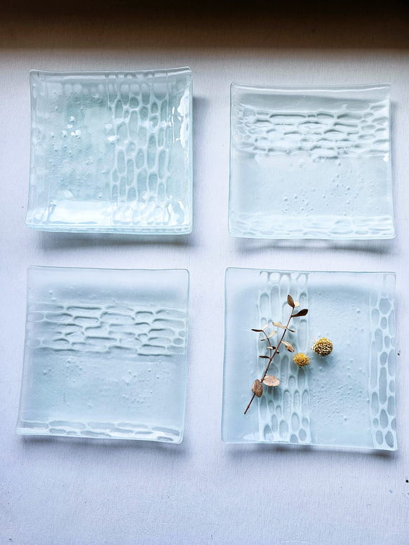 ガラス皿　うろこ彫り角皿 18㎝角 3枚目の画像