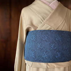 *和服布* 這是由靛藍大島紬和西陣織製成的半幅成人平子帶。長度430公分。 第3張的照片