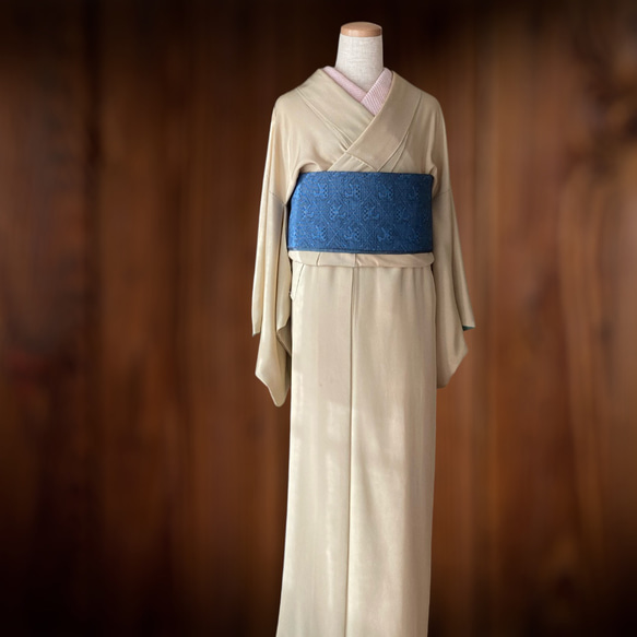 *和服布* 這是由靛藍大島紬和西陣織製成的半幅成人平子帶。長度430公分。 第6張的照片