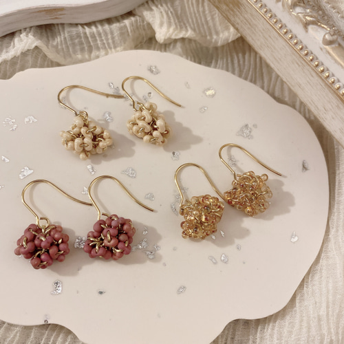 春色の新作】上品なまるっとビーズピアス/イヤリング マットベリー 
