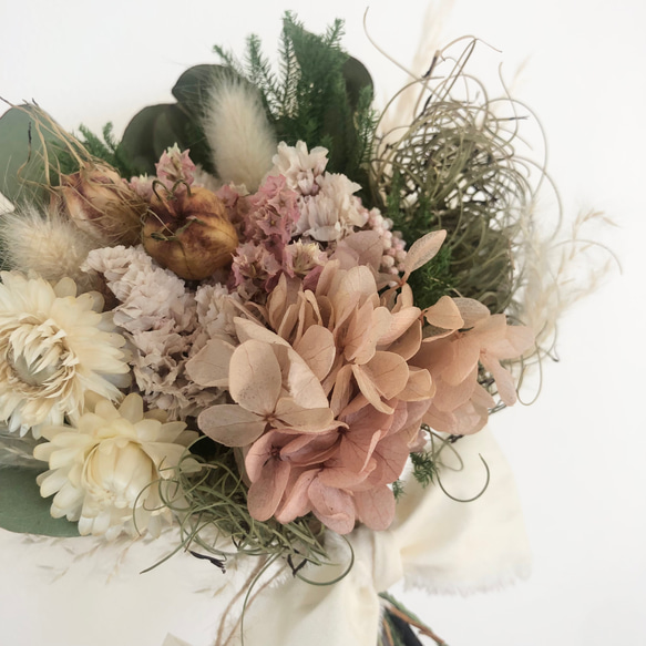くすみピンクの紫陽花とヘリクリサムのミニブーケ　ドライフラワー　スワッグ 3枚目の画像