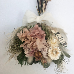 くすみピンクの紫陽花とヘリクリサムのミニブーケ　ドライフラワー　スワッグ 4枚目の画像