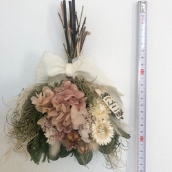 くすみピンクの紫陽花とヘリクリサムのミニブーケ　ドライフラワー　スワッグ 5枚目の画像