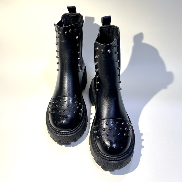 2色鑲釘中筒靴（黑色x琺瑯黑色） 第2張的照片