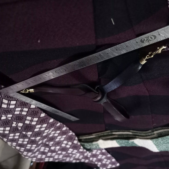 本革一重結び羽織紐 黒+焦げ茶染色レザー　着物や浴衣の羽織のワンポイントに！ 6枚目の画像