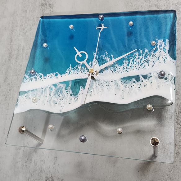 新作♦️海のアート時計 ボード 波 海 レジン アート ビーチ clock クロック ガラス 1枚目の画像