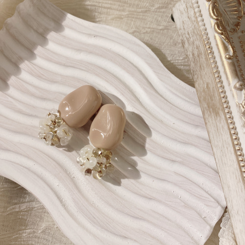 春色の新作】くすみカラーのちゅるピアス/イヤリング ベージュ チェコ