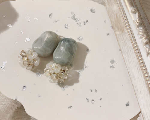 春色の新作】くすみカラーのちゅるピアス/イヤリング グレー チェコ