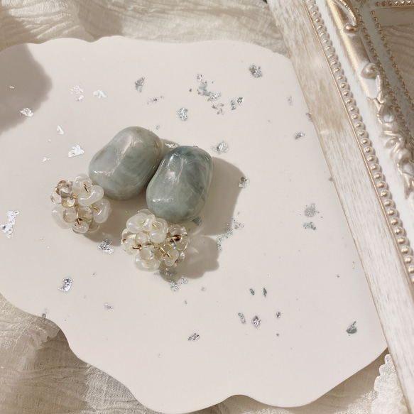 春色の新作】くすみカラーのちゅるピアス/イヤリング グレー チェコ