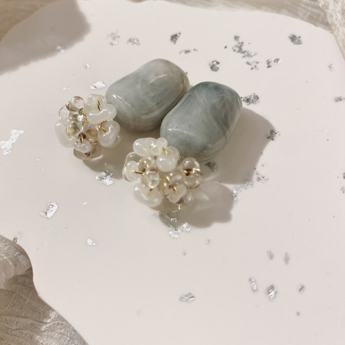 春色の新作】くすみカラーのちゅるピアス/イヤリング グレー チェコ