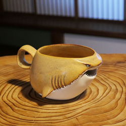 レモンザメ形マグカップ 2枚目の画像