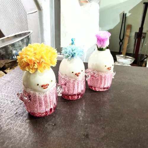 花子ちゃん ピンク 花飾れ 一輪挿し・花瓶・花器 141硝子 石井