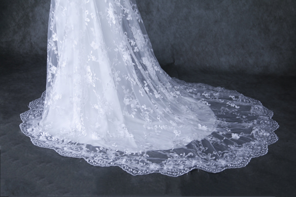 ウェディングドレス 上品透け袖 贅沢な小花総レース 披露宴/結婚式 長袖 細見えシルエット 3枚目の画像