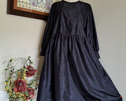 ベアトリス様使用着物リメイク大島紬ロングワンピースギャザー付き( 大島紬 ロングコート シュシュ&コサージュ付 村山大島紬 着物